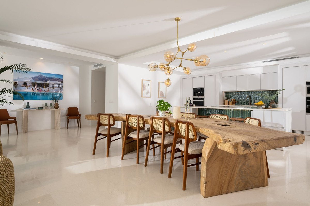 7 Bed Detached Villa in Nueva Andalucía