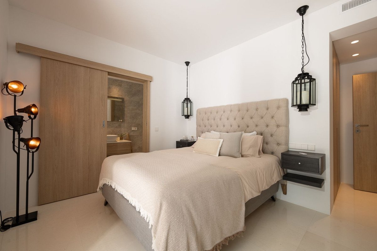 7 Bed Detached Villa in Nueva Andalucía