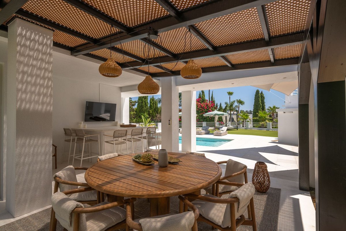 7 Bed Detached Villa in Nueva Andalucía