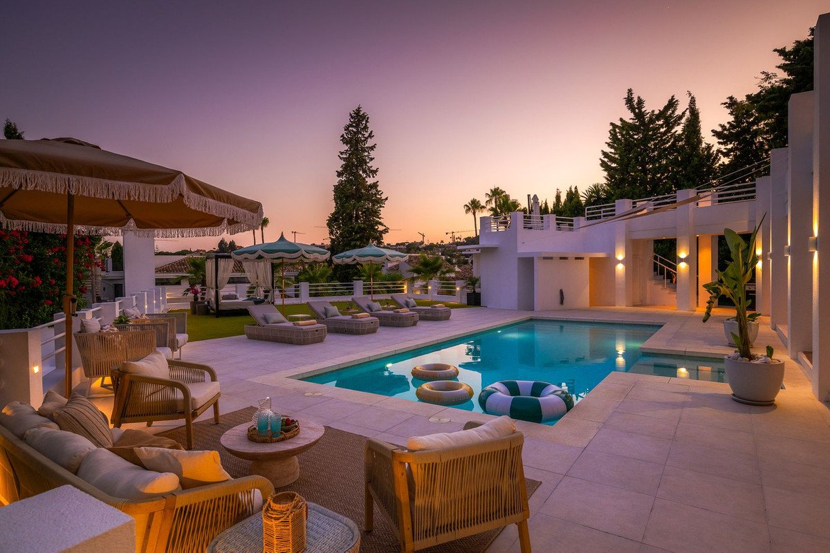 7 Bed Detached Villa in Nueva Andalucía