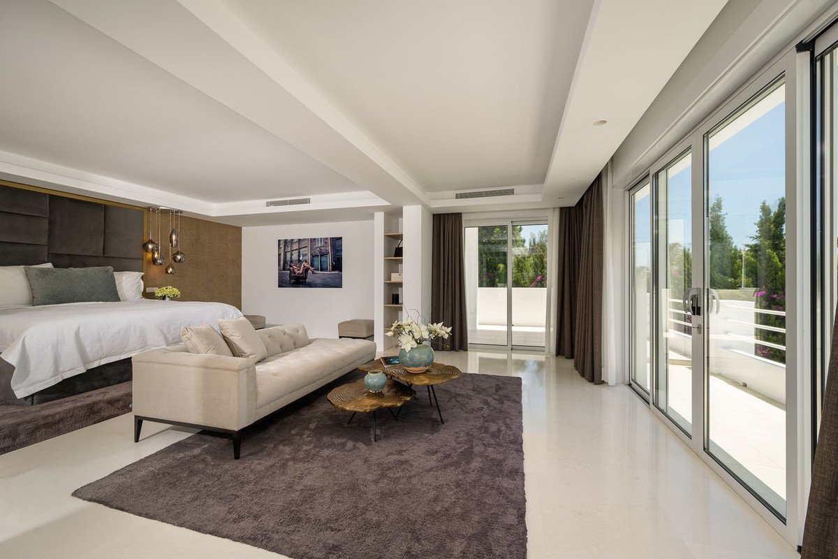 7 Bed Detached Villa in Nueva Andalucía