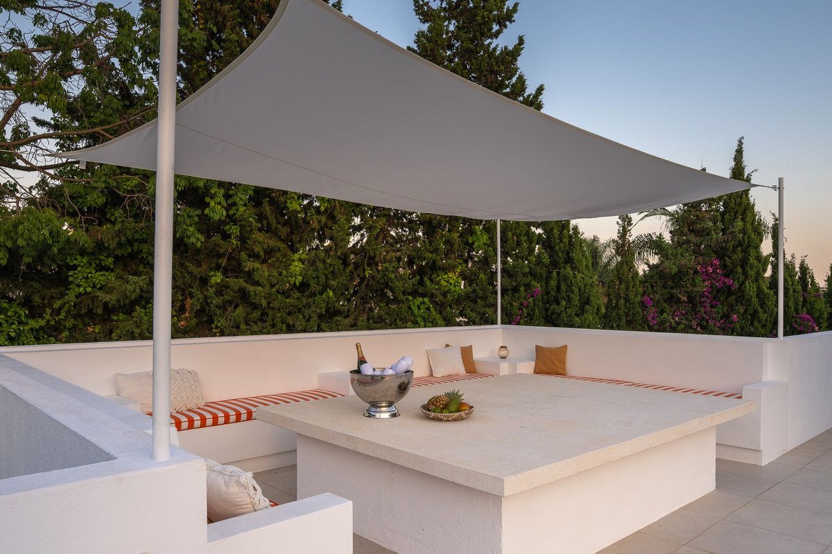 7 Bed Detached Villa in Nueva Andalucía