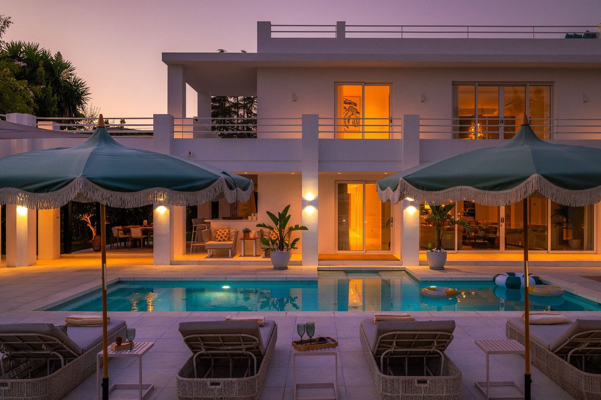 7 Bed Detached Villa in Nueva Andalucía