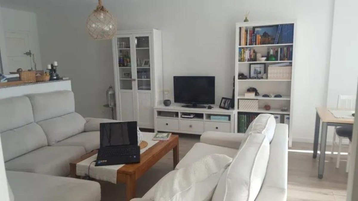1 Bed Middle Floor Apartment in Nueva Andalucía