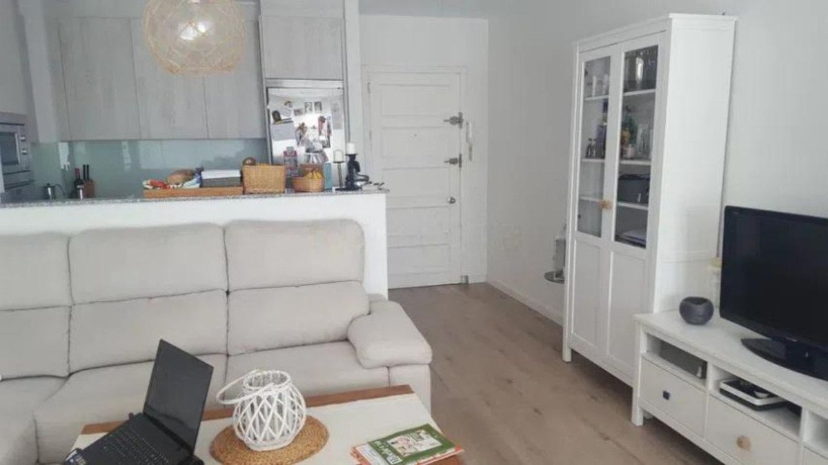 1 Bed Middle Floor Apartment in Nueva Andalucía
