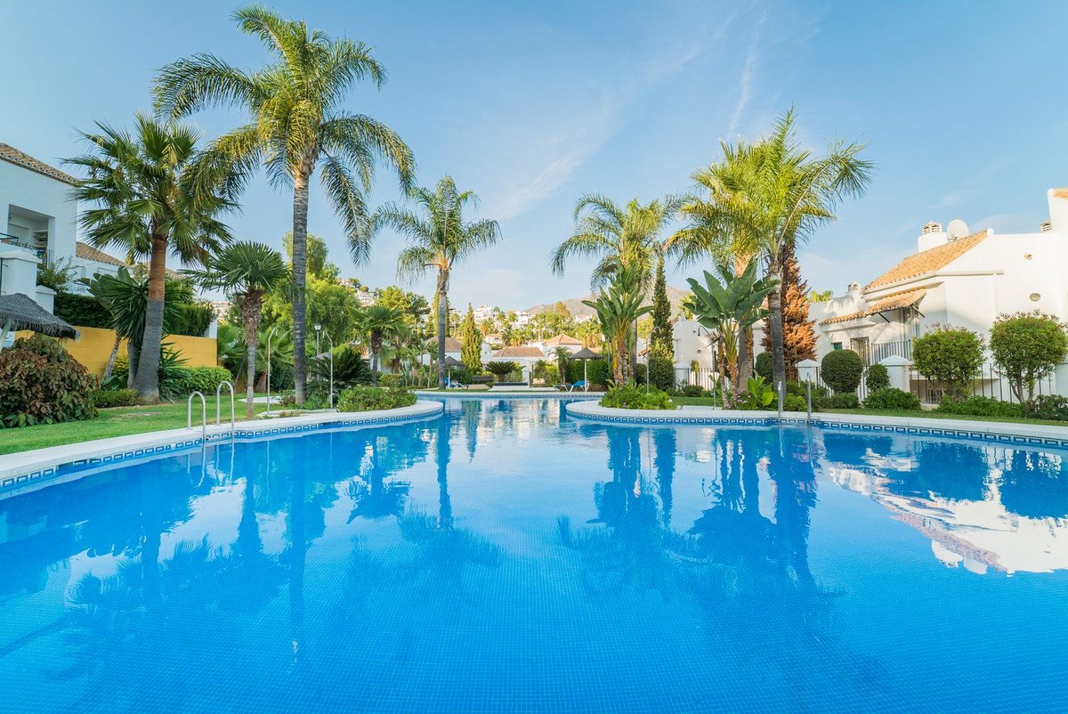 2 Bed Ground Floor Apartment in Nueva Andalucía