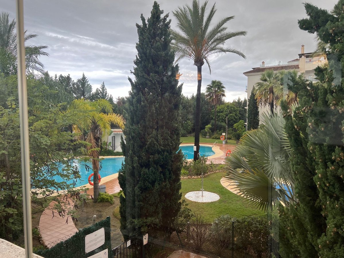 3 Bed Middle Floor Apartment in Nueva Andalucía