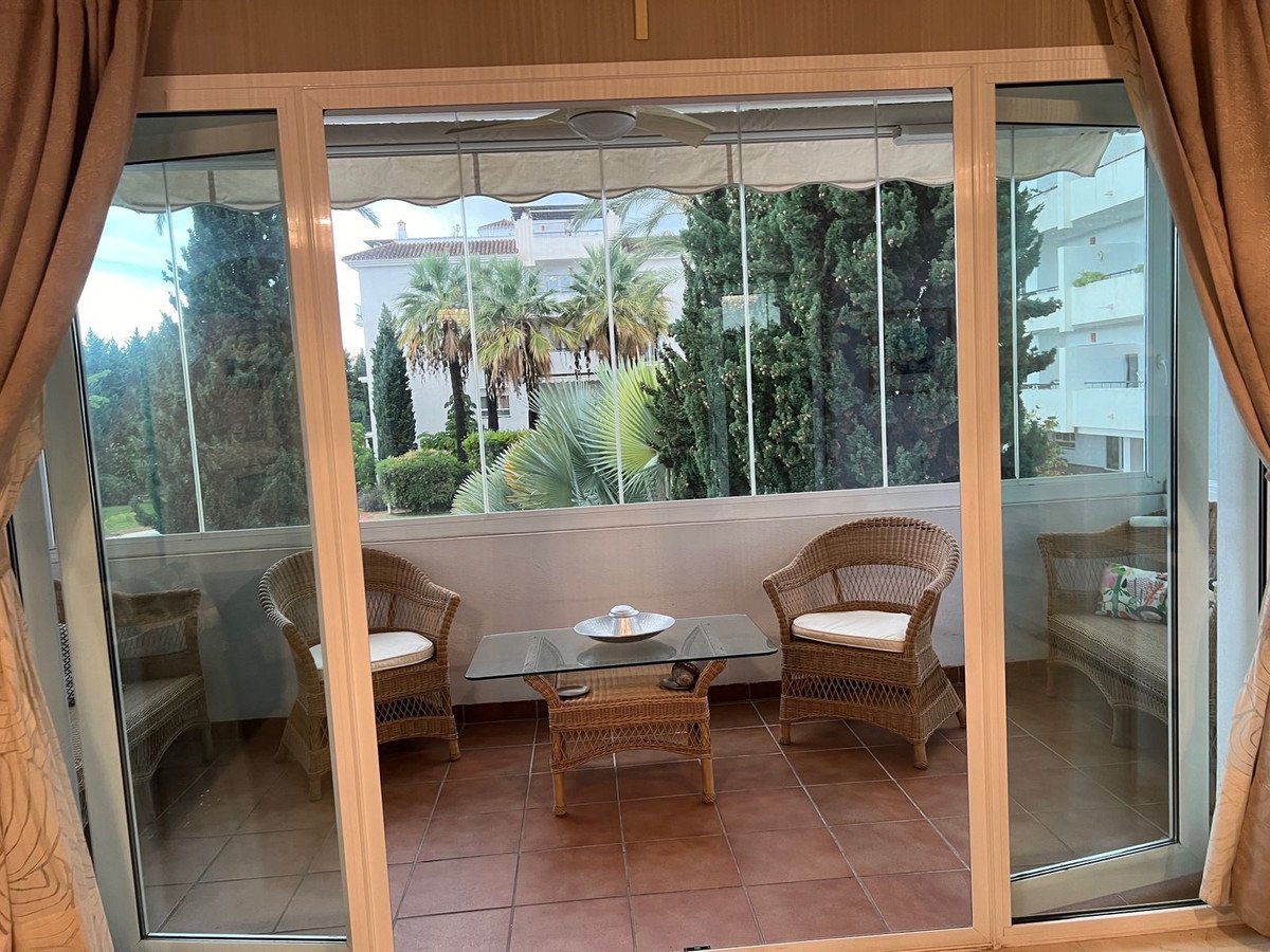 3 Bed Middle Floor Apartment in Nueva Andalucía