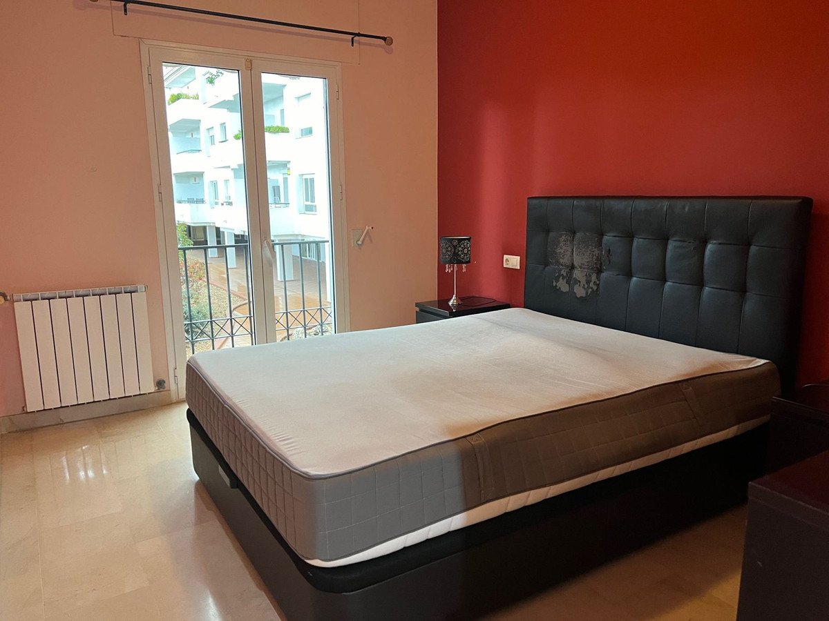 3 Bed Middle Floor Apartment in Nueva Andalucía