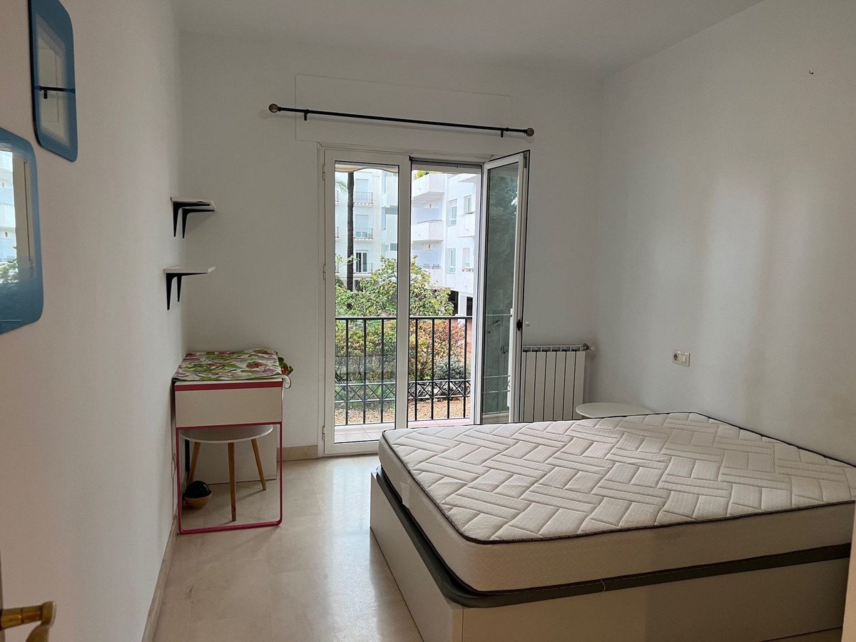 3 Bed Middle Floor Apartment in Nueva Andalucía