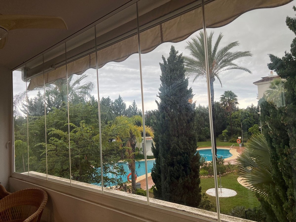 3 Bed Middle Floor Apartment in Nueva Andalucía