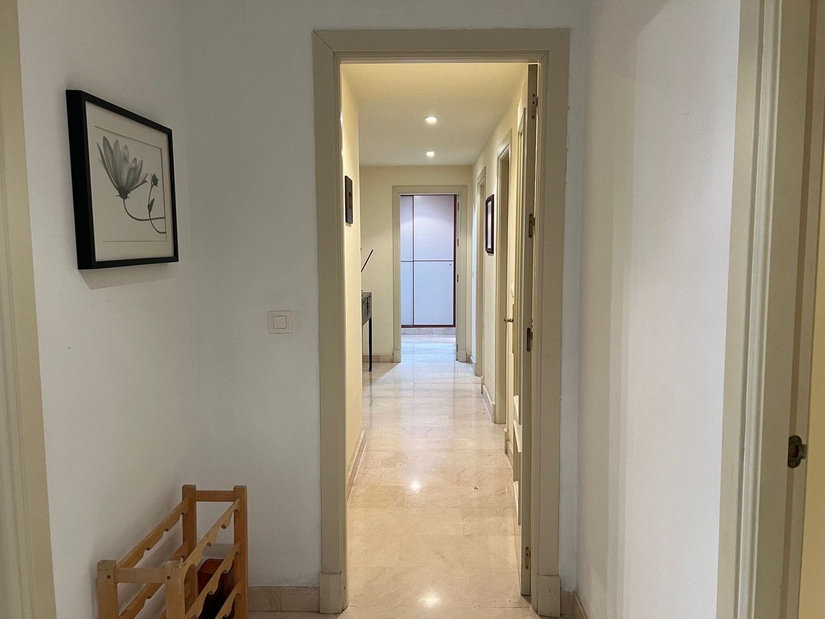 3 Bed Middle Floor Apartment in Nueva Andalucía