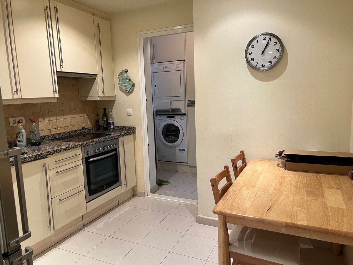 3 Bed Middle Floor Apartment in Nueva Andalucía