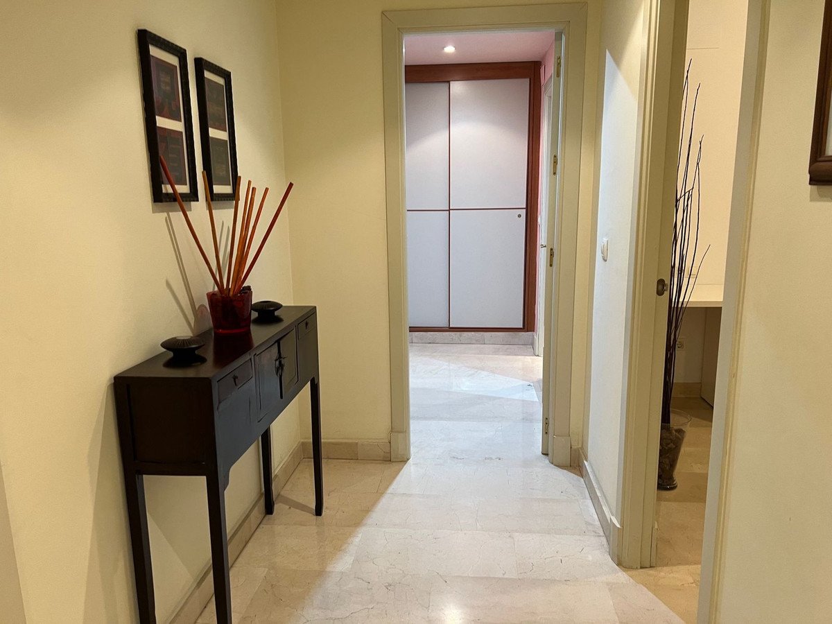 3 Bed Middle Floor Apartment in Nueva Andalucía