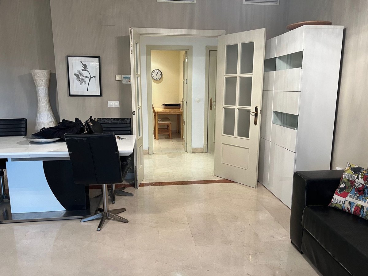 3 Bed Middle Floor Apartment in Nueva Andalucía