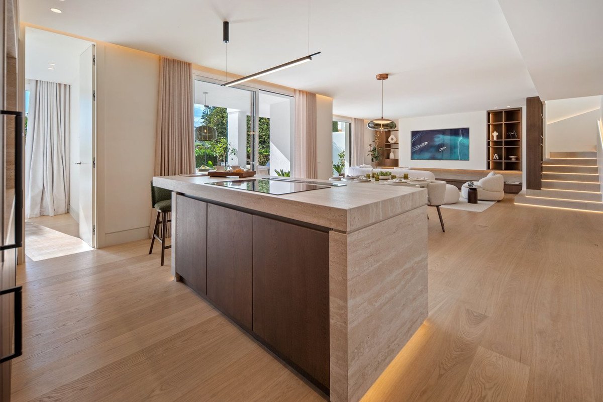 4 Bed Duplex in Nueva Andalucía