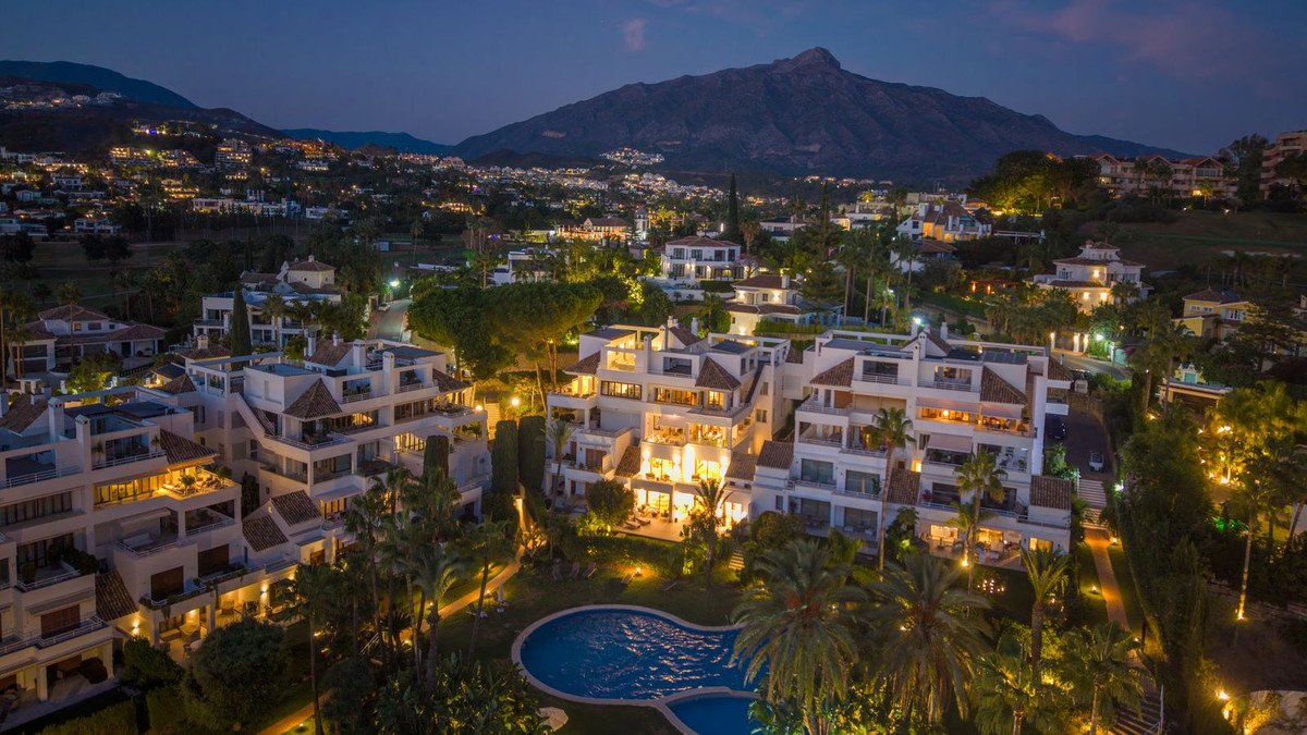4 Bed Duplex in Nueva Andalucía