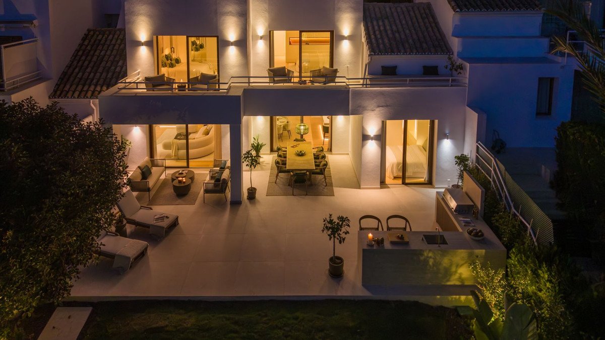 4 Bed Duplex in Nueva Andalucía