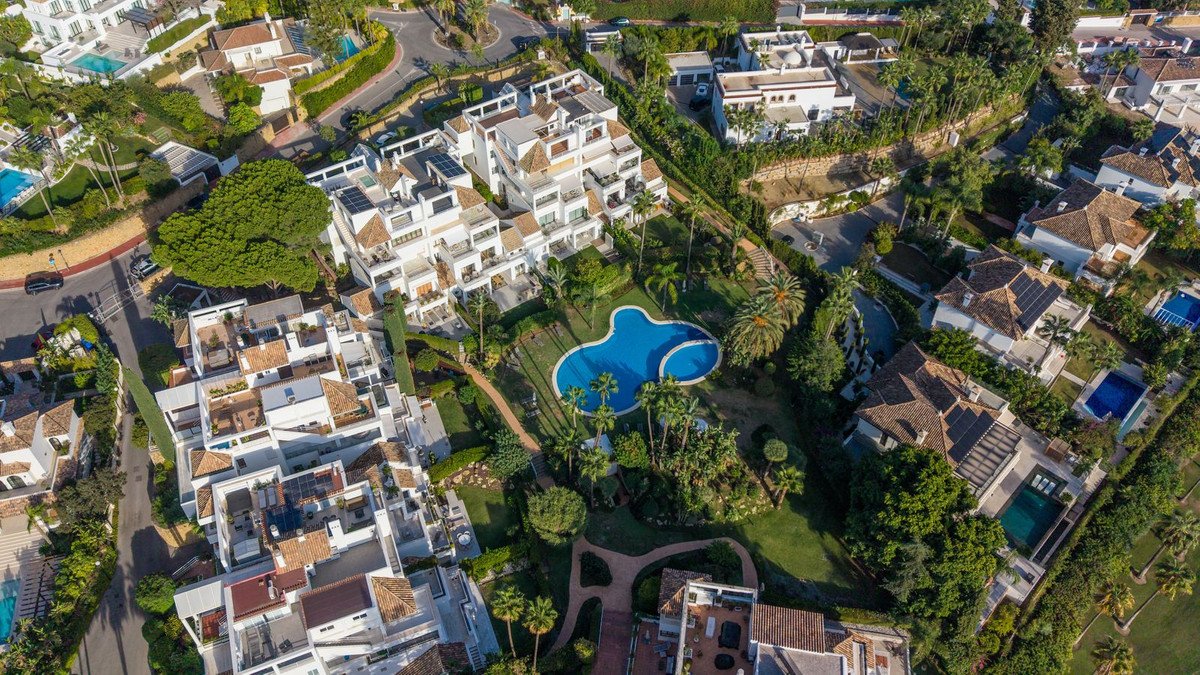 4 Bed Duplex in Nueva Andalucía