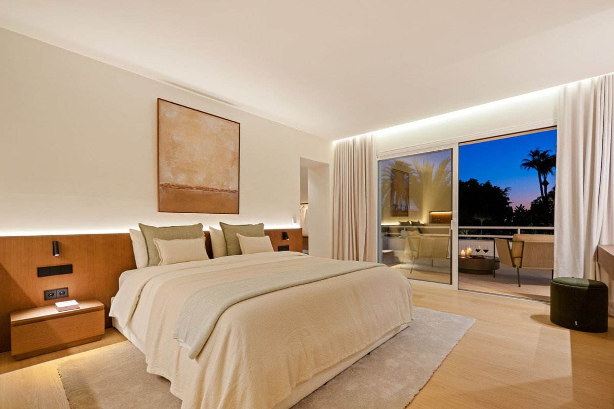 4 Bed Duplex in Nueva Andalucía