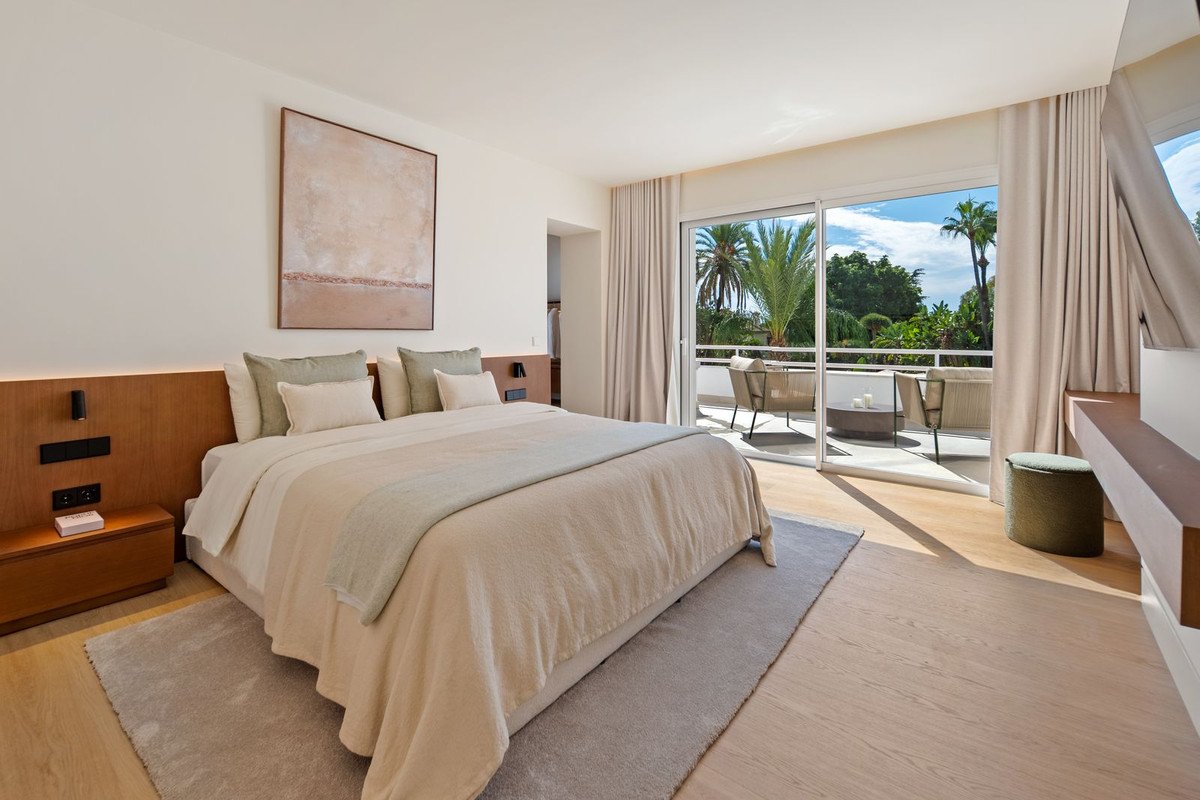 4 Bed Duplex in Nueva Andalucía