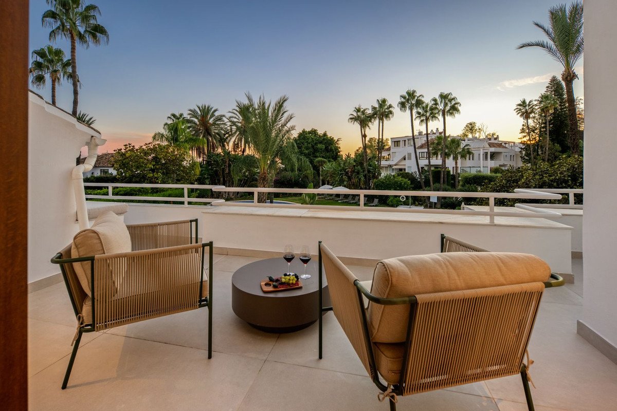 4 Bed Duplex in Nueva Andalucía