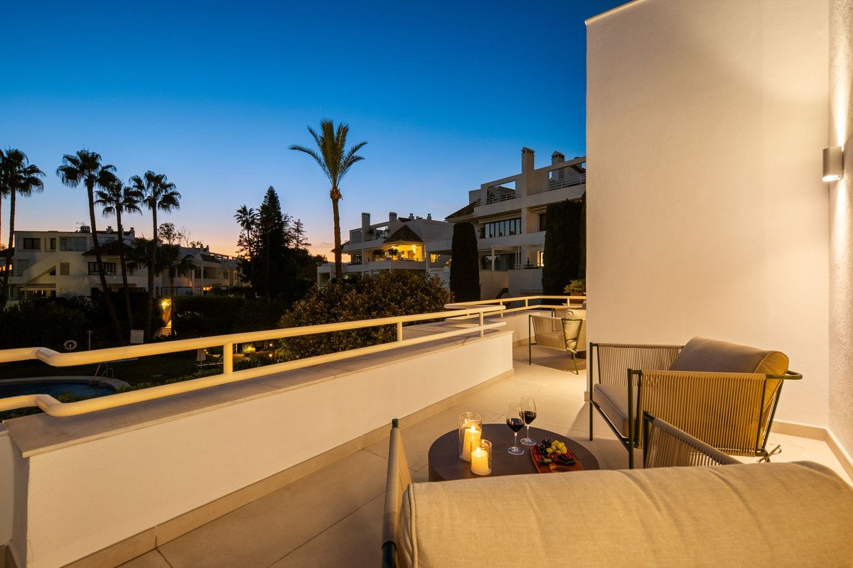 4 Bed Duplex in Nueva Andalucía