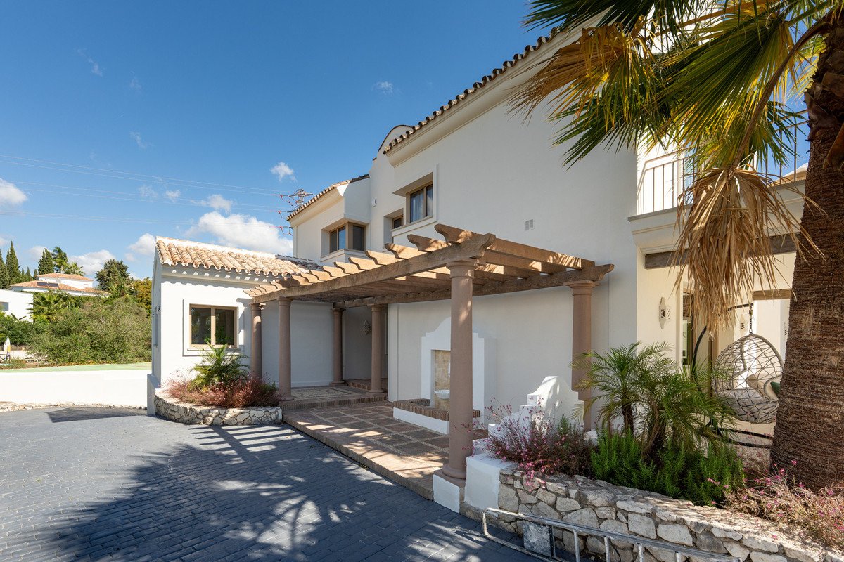 5 Bed Detached Villa in El Rosario