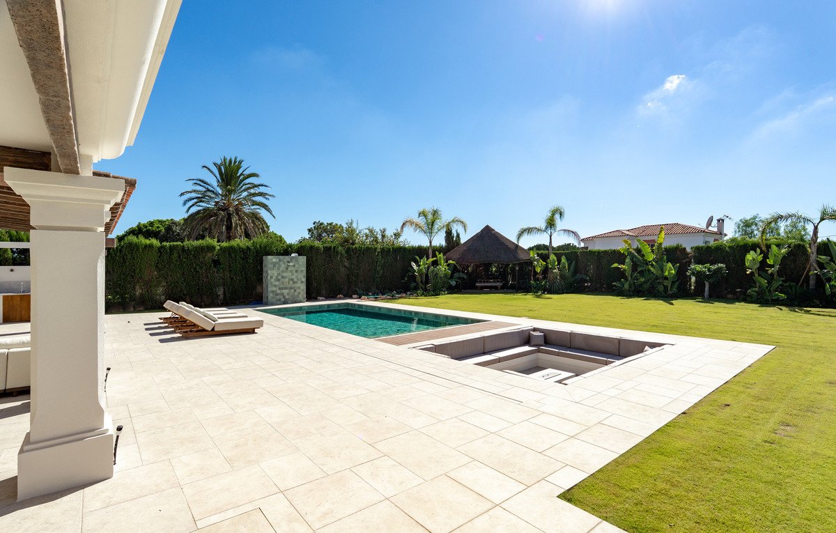 5 Bed Detached Villa in El Rosario