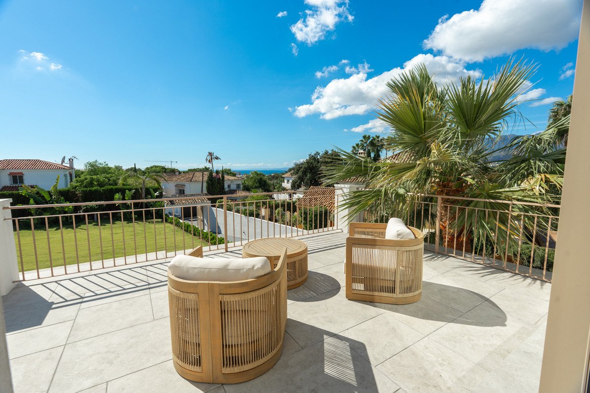 5 Bed Detached Villa in El Rosario