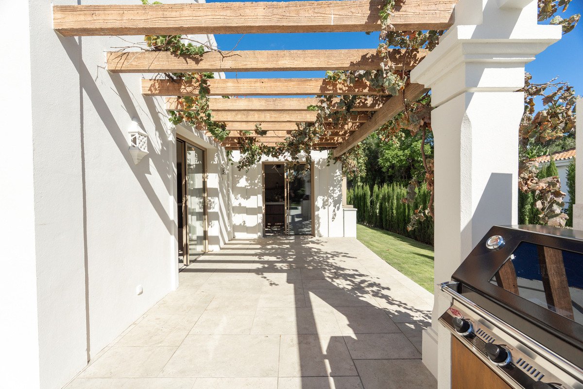 5 Bed Detached Villa in El Rosario
