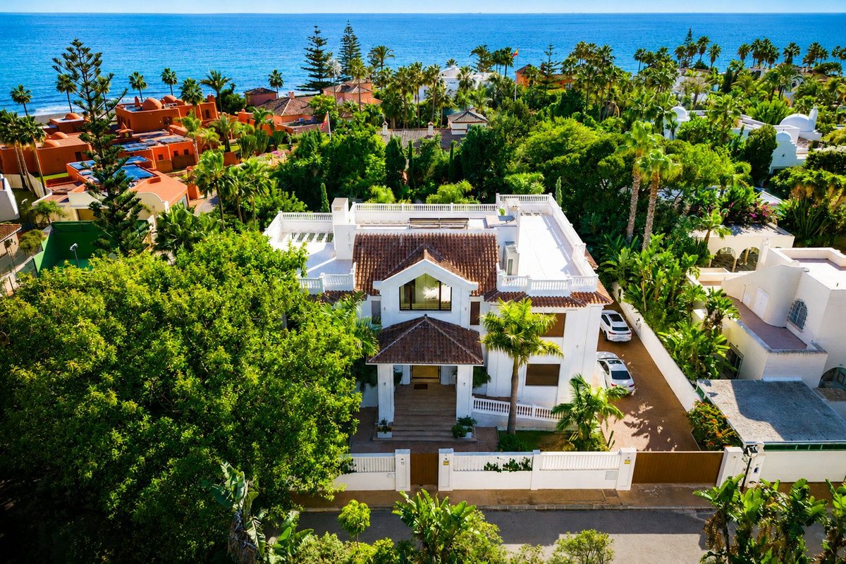 7 Bed Detached Villa in Guadalmina Baja
