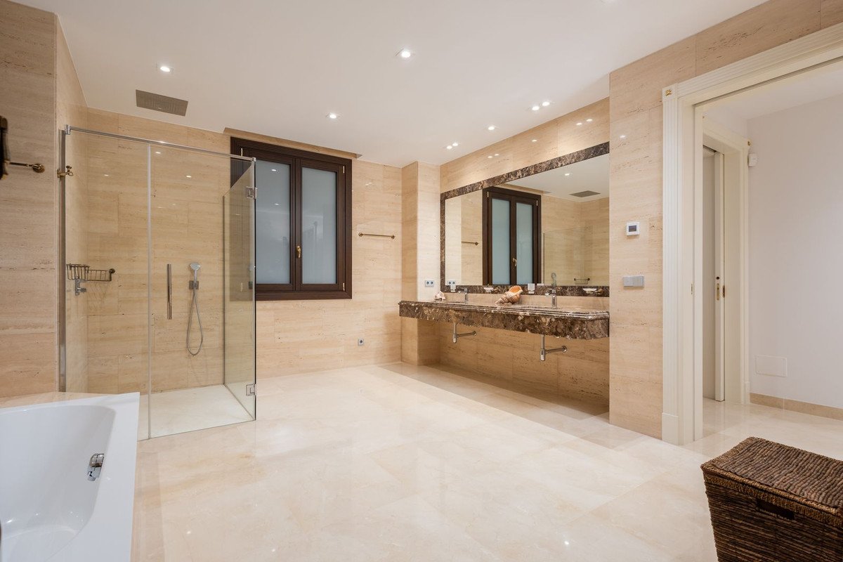 7 Bed Detached Villa in Guadalmina Baja