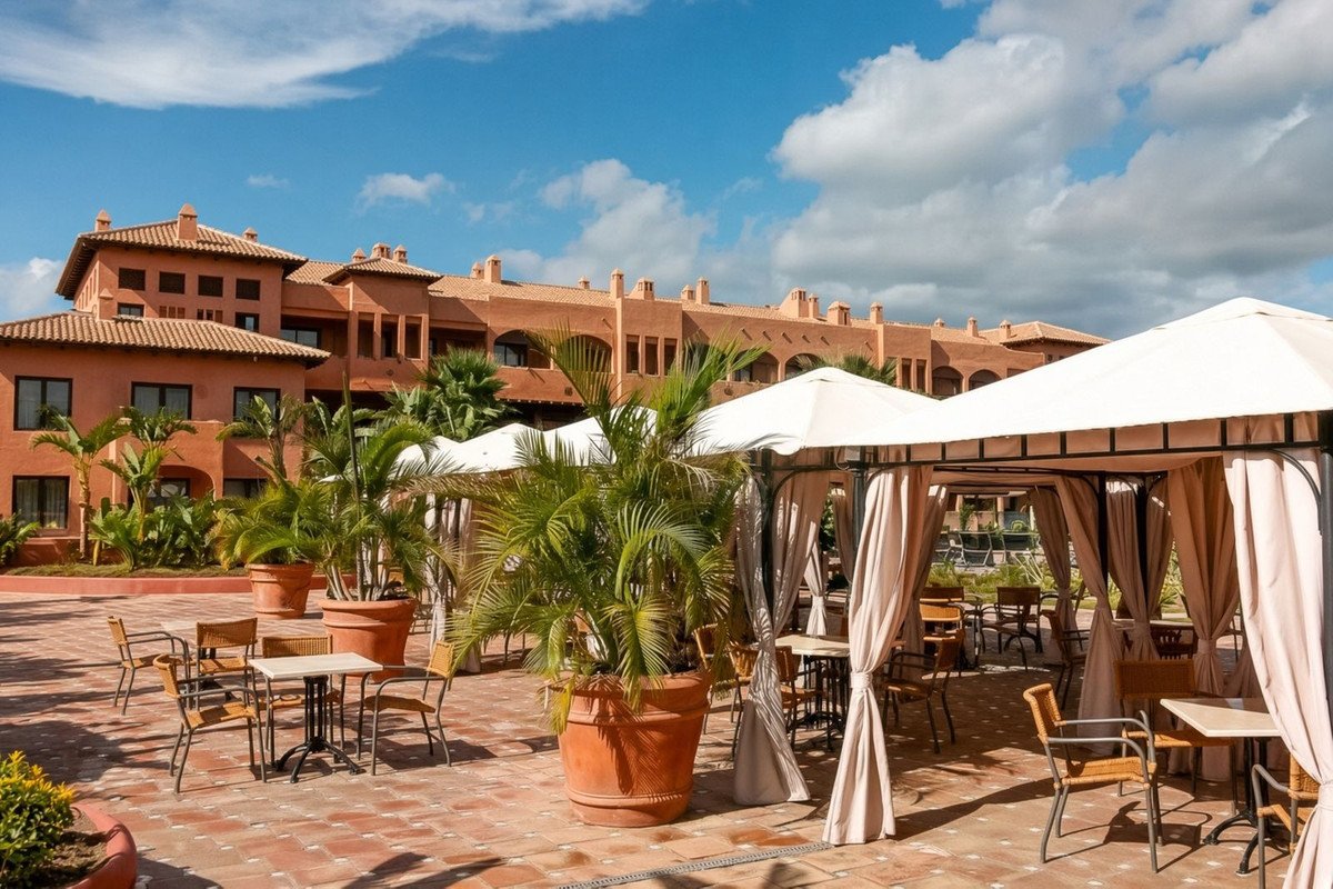 1 Bed Ground Floor Apartment in Bel Air
