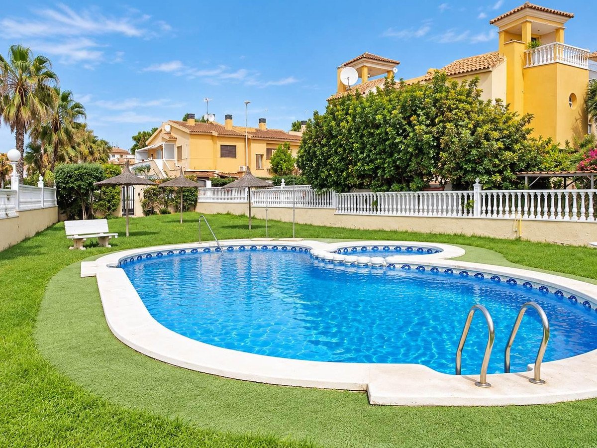 2 Bed Bungalow in Lomas de Cabo Roig