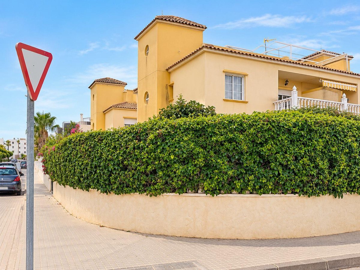 2 Bed Bungalow in Lomas de Cabo Roig