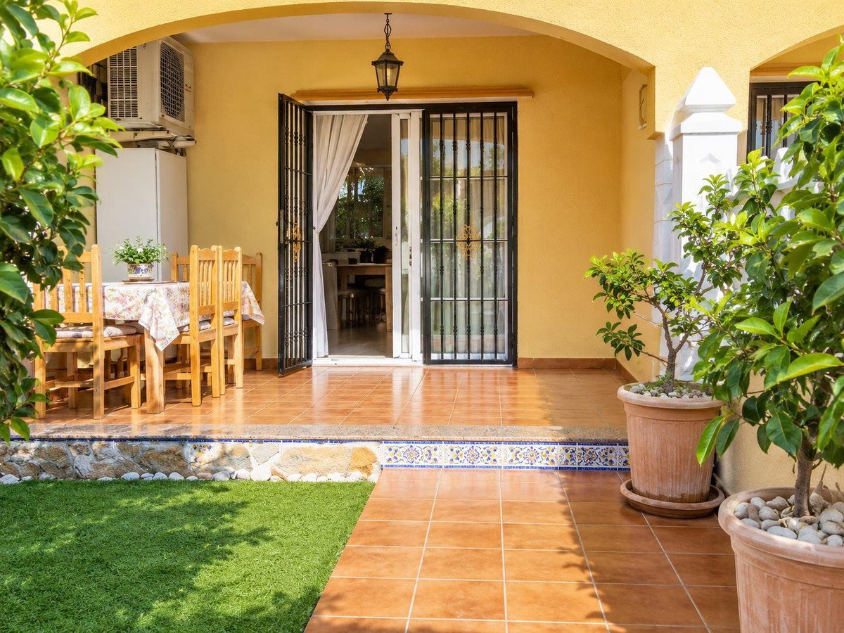 2 Bed Bungalow in Lomas de Cabo Roig