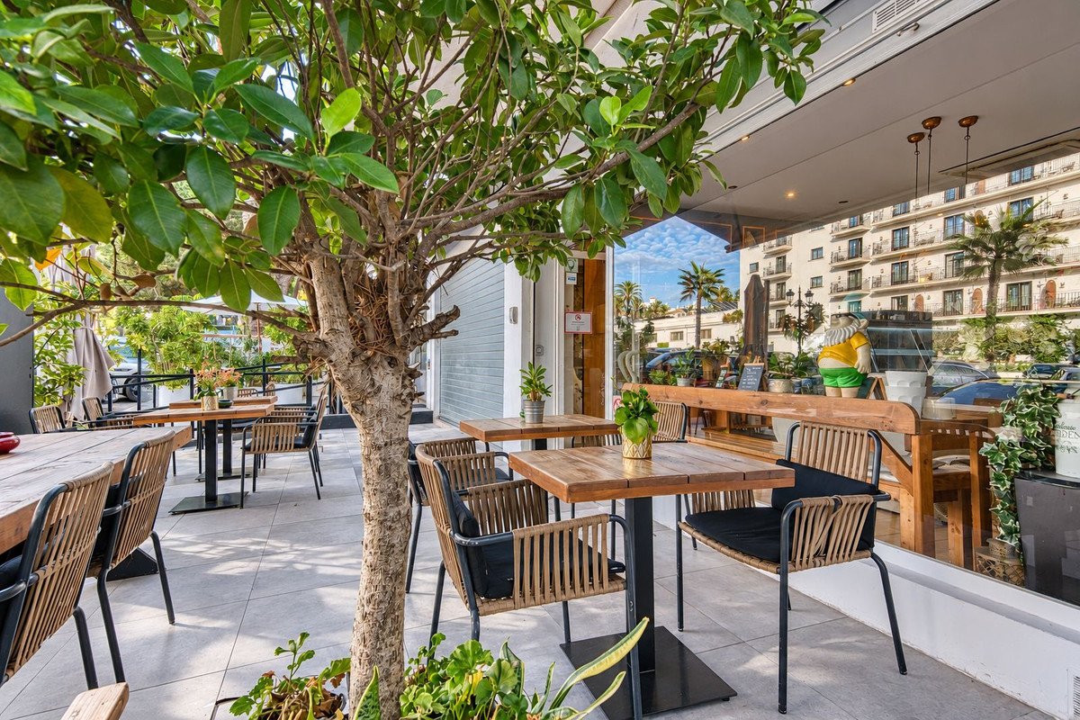 Café in Puerto Banús