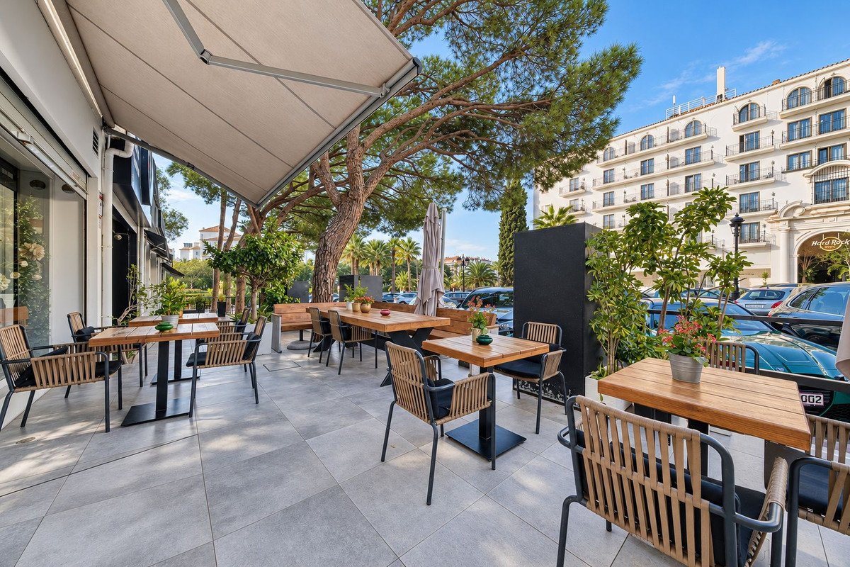 Café in Puerto Banús