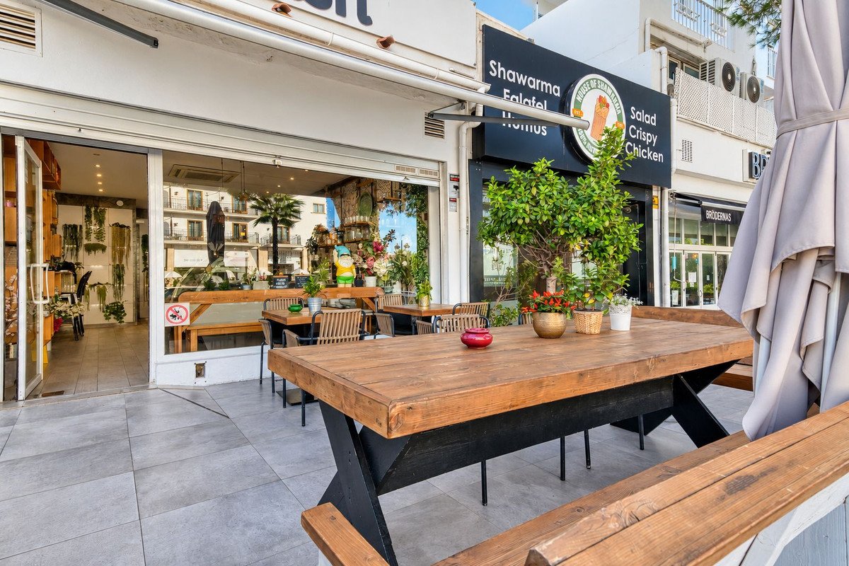 Café in Puerto Banús