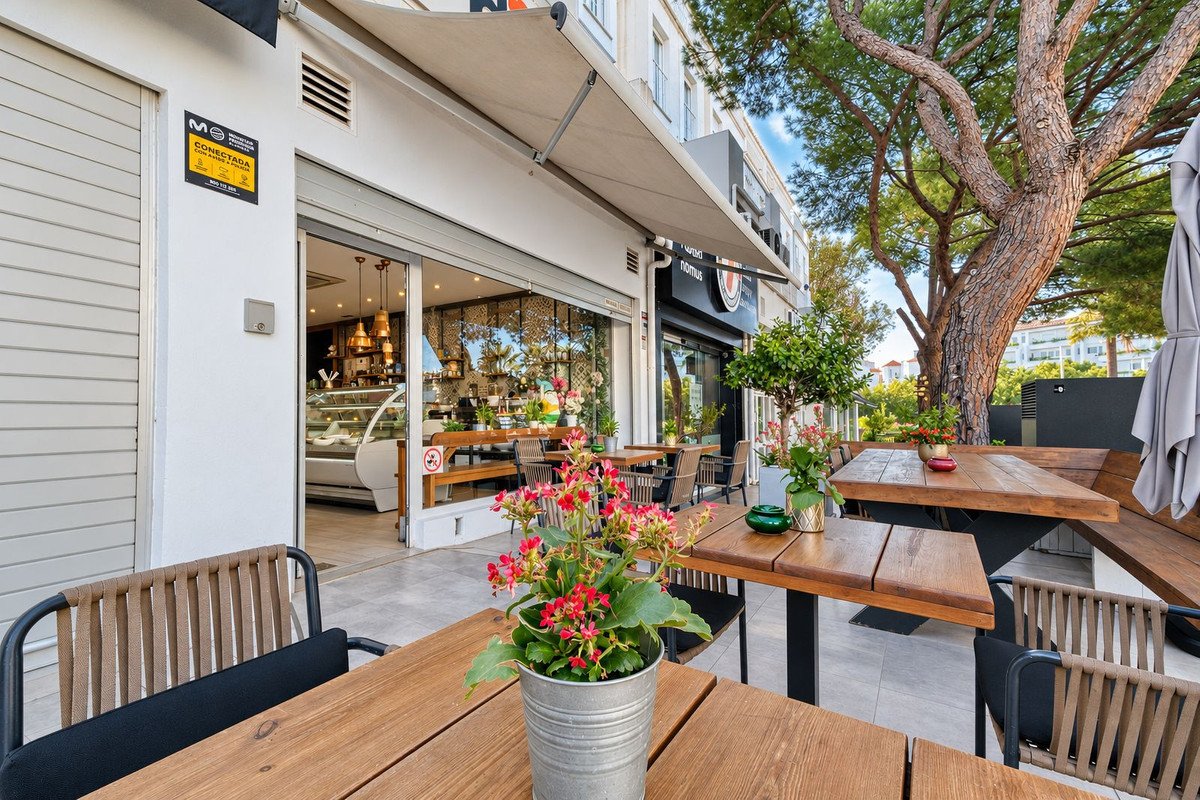 Café in Puerto Banús