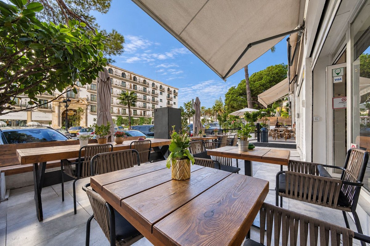 Café in Puerto Banús