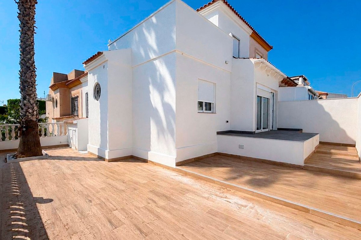 3 Bed Townhouse in Los Altos