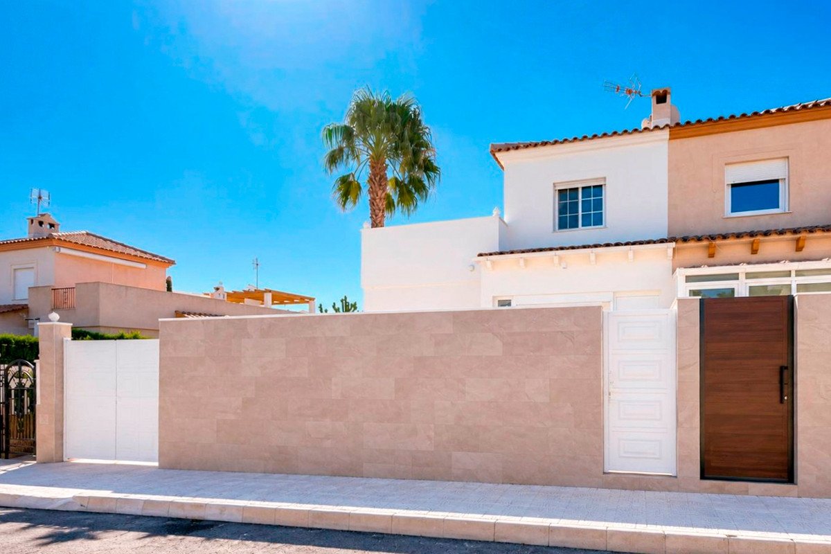 3 Bed Townhouse in Los Altos