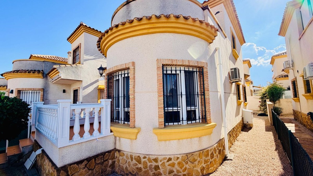 3 Bed Detached Villa in Los Montesinos