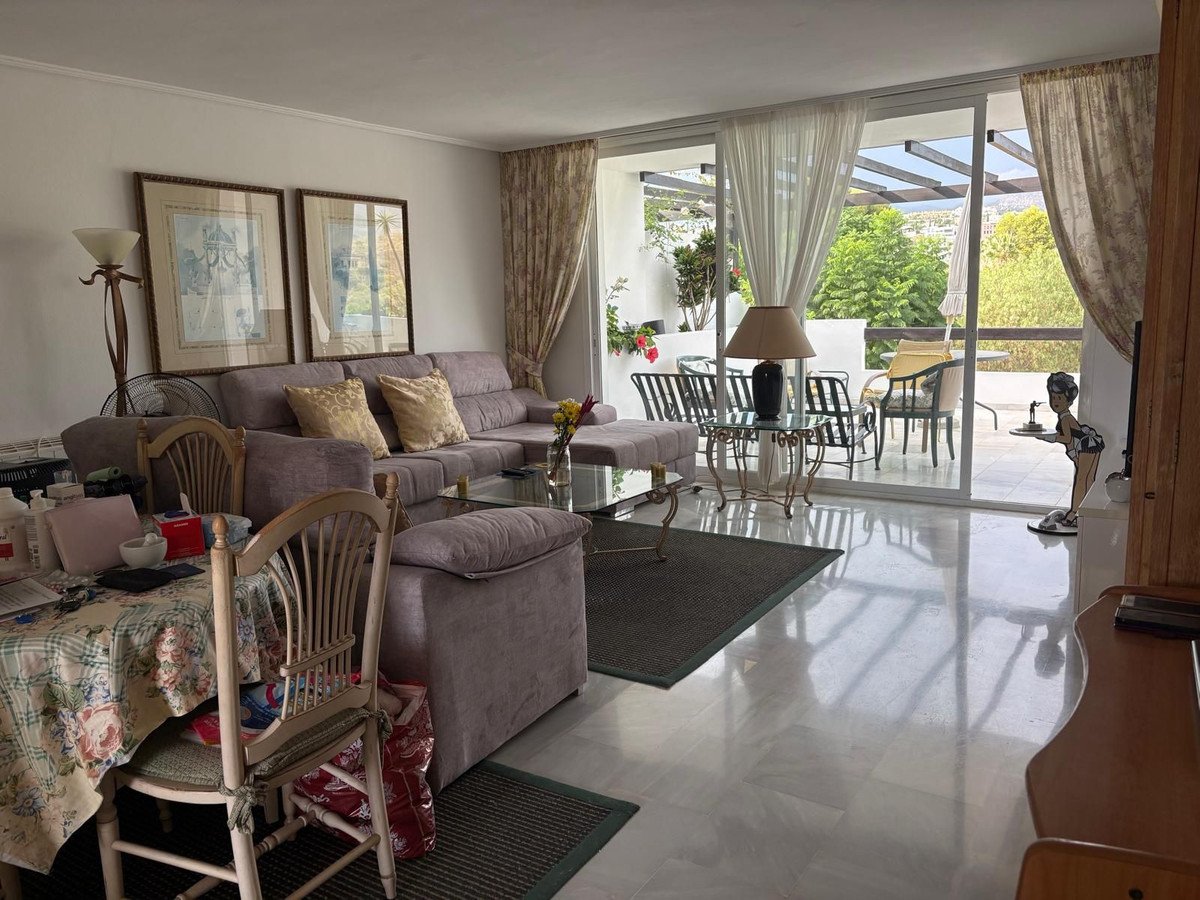 2 Bed Middle Floor Apartment in Bel Air