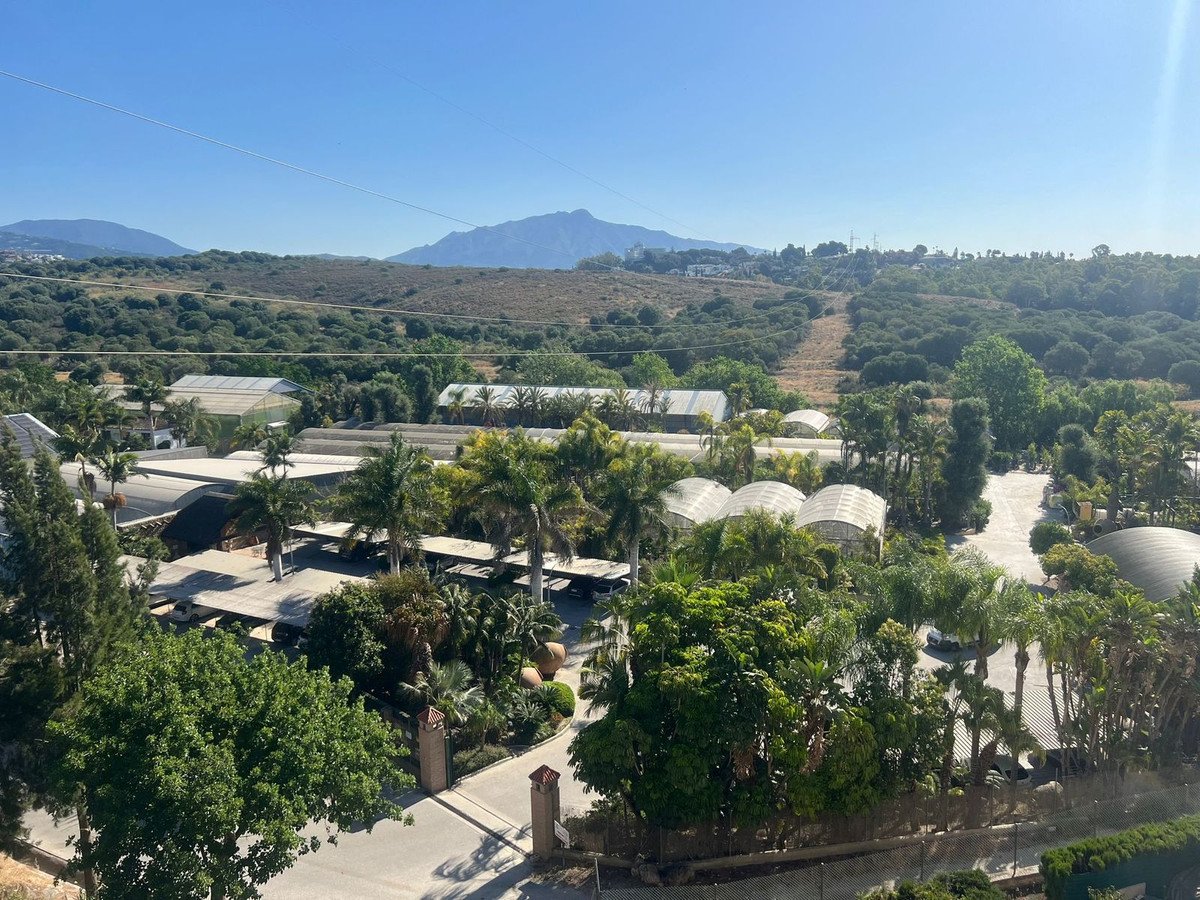 2 Bed Middle Floor Apartment in Bel Air