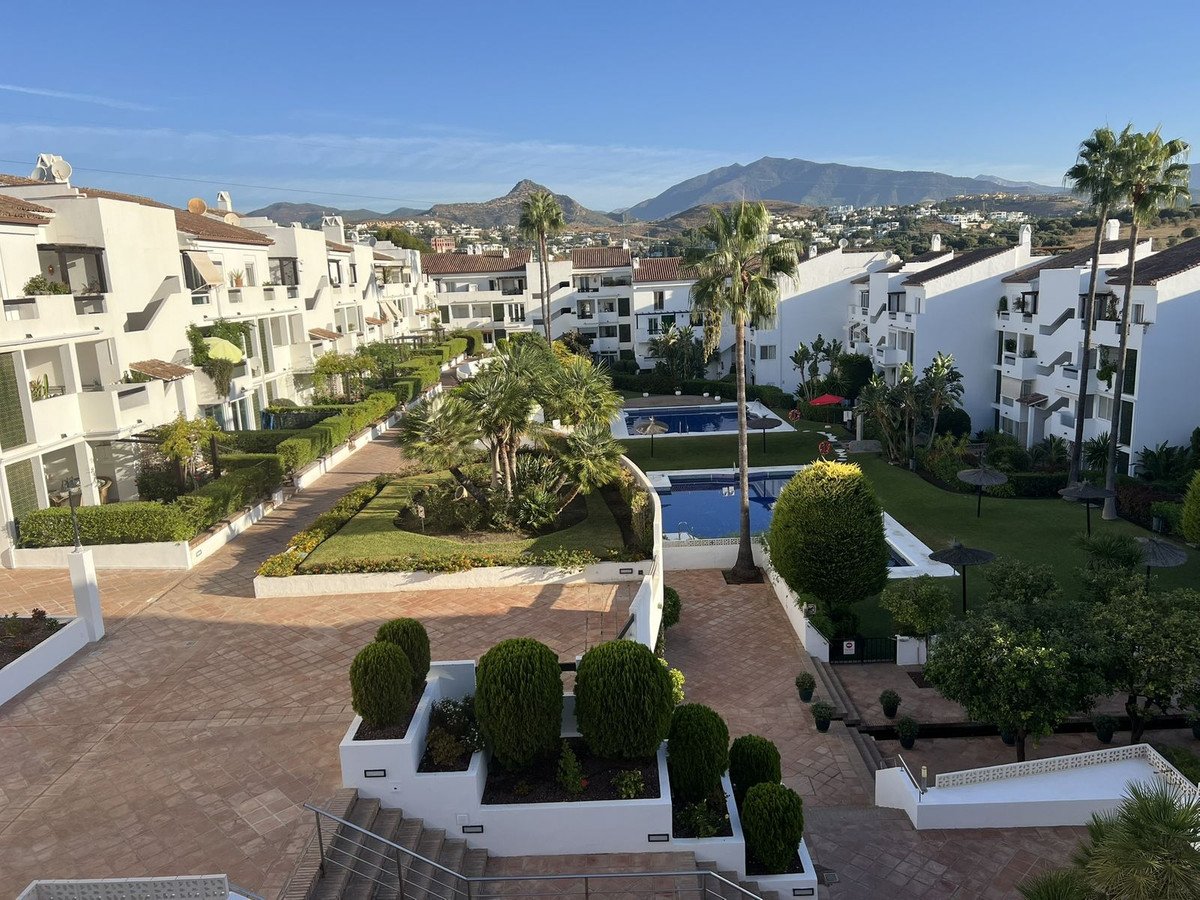 2 Bed Middle Floor Apartment in Bel Air