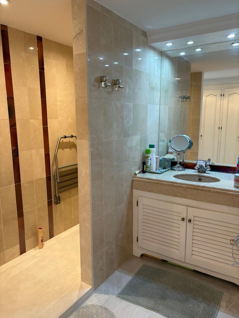 2 Bed Middle Floor Apartment in Bel Air
