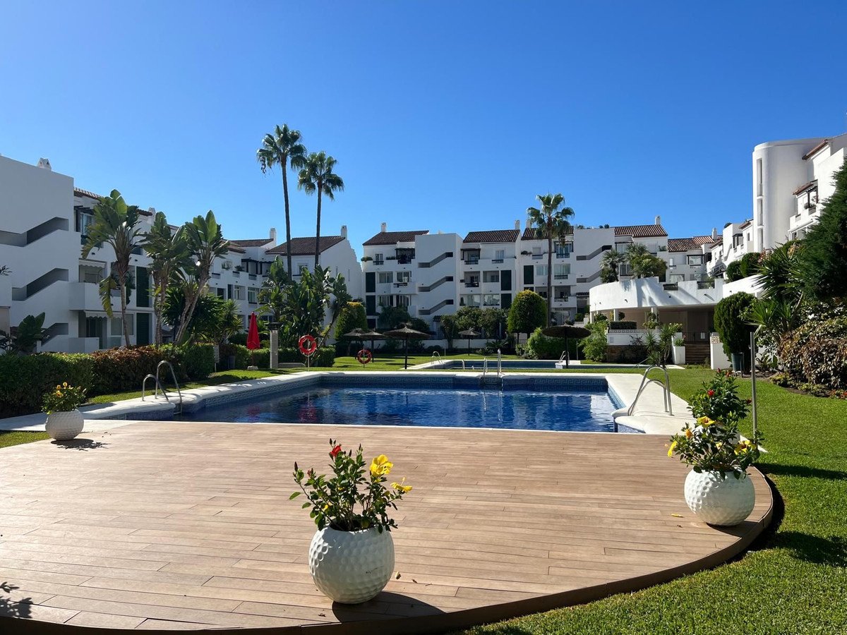 2 Bed Middle Floor Apartment in Bel Air